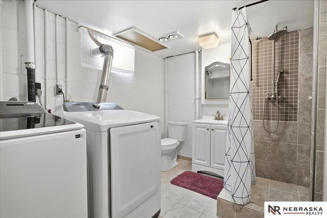 1033 N 76th Street, Omaha, NE 68114
