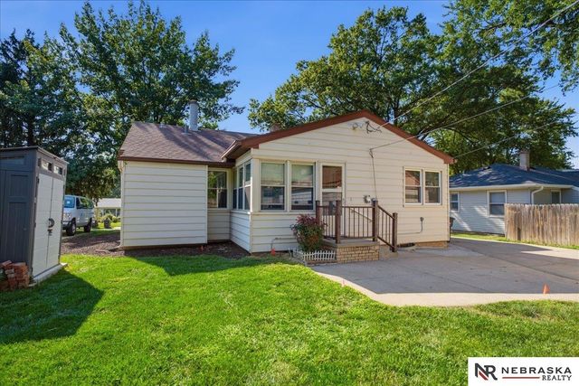 1033 N 76th Street, Omaha, NE 68114