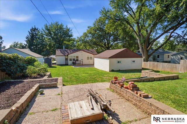 1033 N 76th Street, Omaha, NE 68114