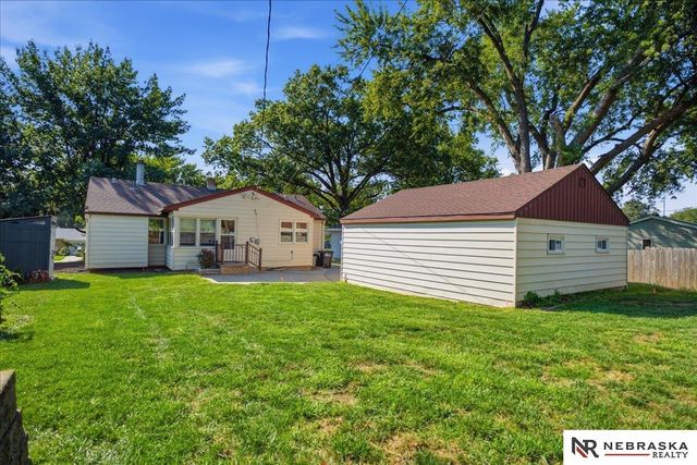 1033 N 76th Street, Omaha, NE 68114