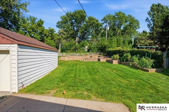 1033 N 76th Street, Omaha, NE 68114