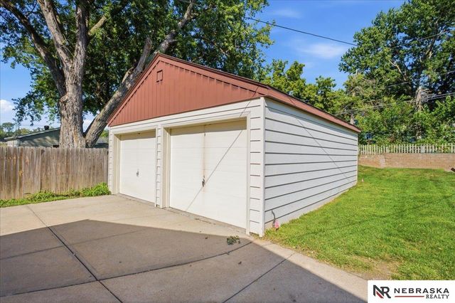 1033 N 76th Street, Omaha, NE 68114
