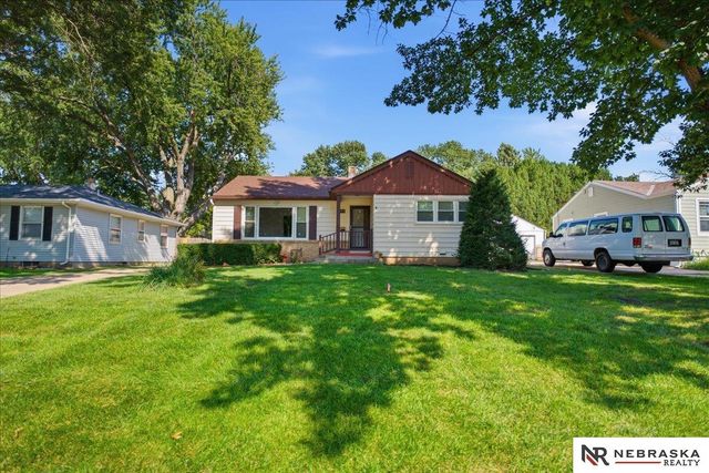1033 N 76th Street, Omaha, NE 68114