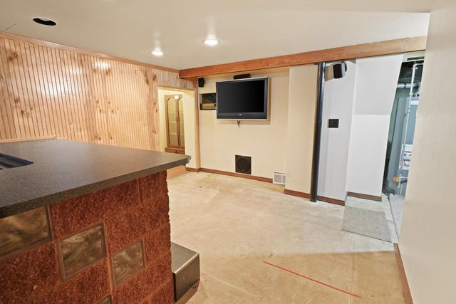 2735 Fox Grove DRIVE, Waterford, WI 53185