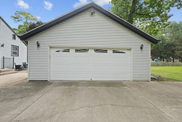 2735 Fox Grove DRIVE, Waterford, WI 53185