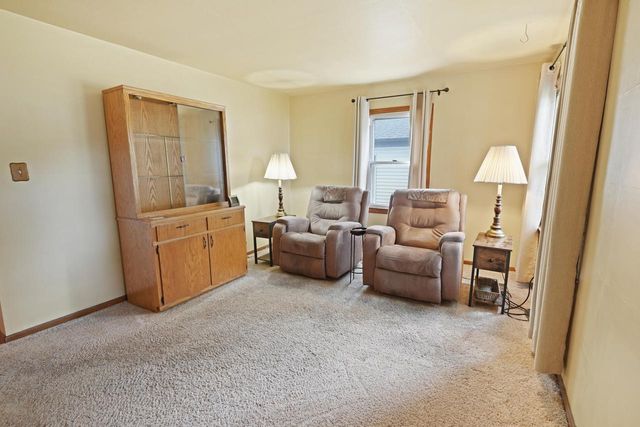 2735 Fox Grove DRIVE, Waterford, WI 53185