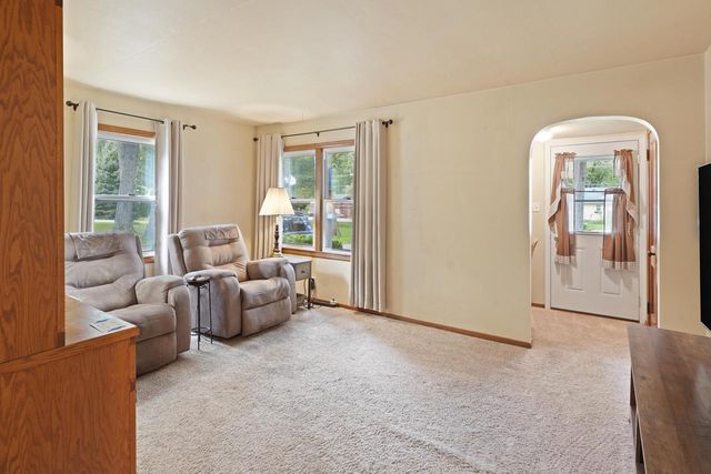 2735 Fox Grove DRIVE, Waterford, WI 53185