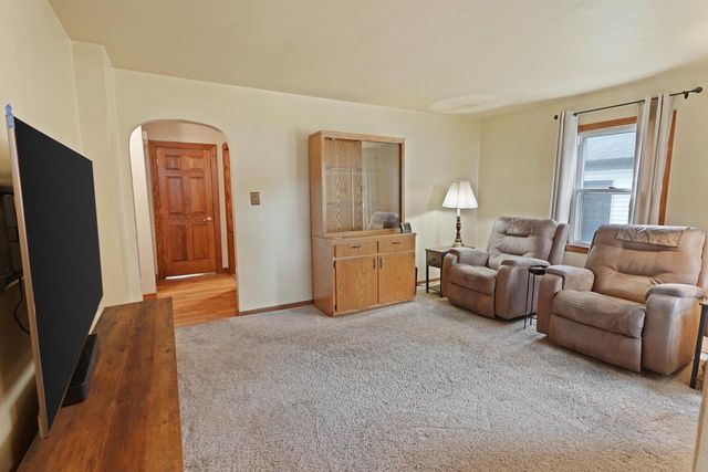 2735 Fox Grove DRIVE, Waterford, WI 53185