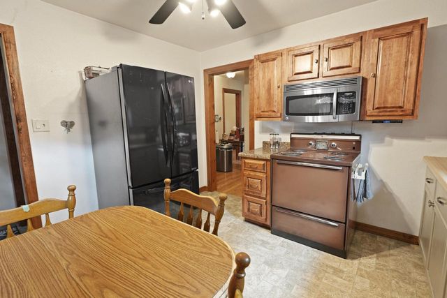 2735 Fox Grove DRIVE, Waterford, WI 53185