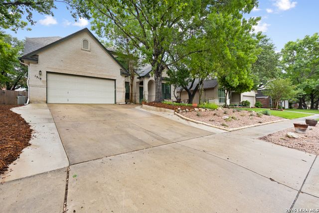 1318 Barton Crk, San Antonio, TX 78258