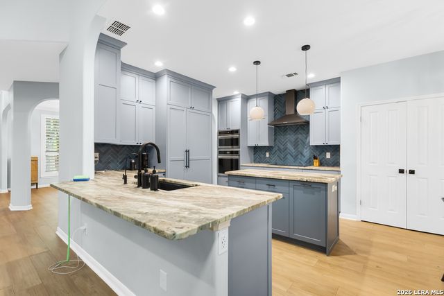 1318 Barton Crk, San Antonio, TX 78258