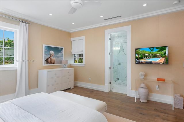 2575 Pine Tree Dr ., Miami Beach, FL 33140