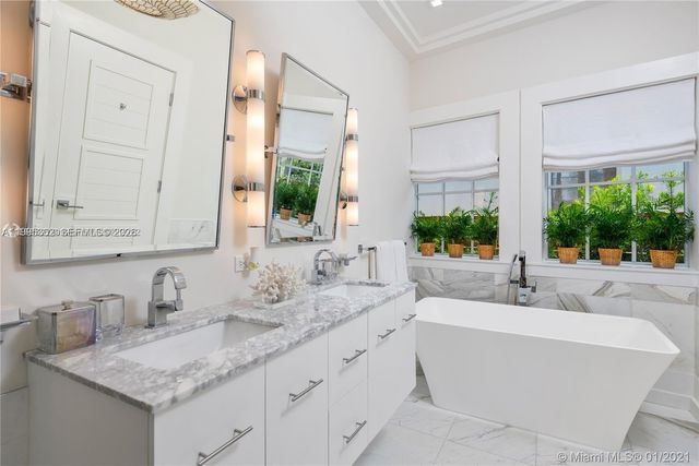 2575 Pine Tree Dr ., Miami Beach, FL 33140