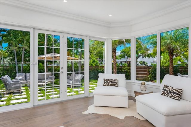 2575 Pine Tree Dr ., Miami Beach, FL 33140