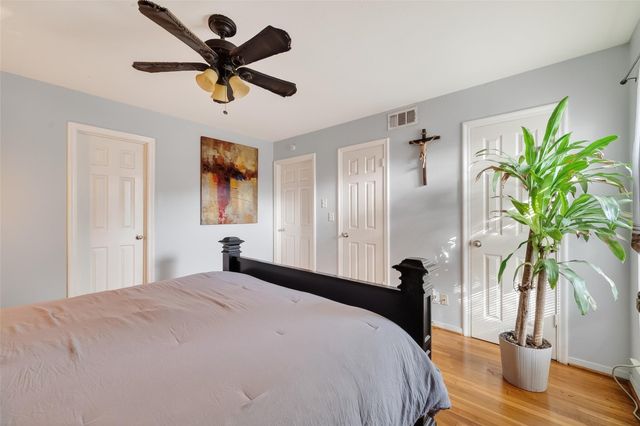 5611 W Airport Boulevard, Houston, TX 77035