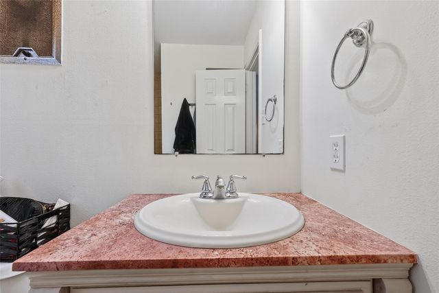 5611 W Airport Boulevard, Houston, TX 77035