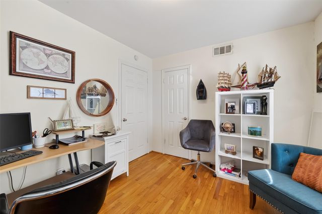 5611 W Airport Boulevard, Houston, TX 77035