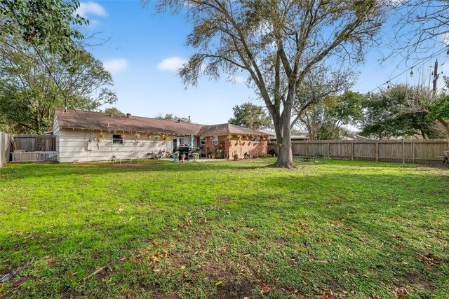 5611 W Airport Boulevard, Houston, TX 77035