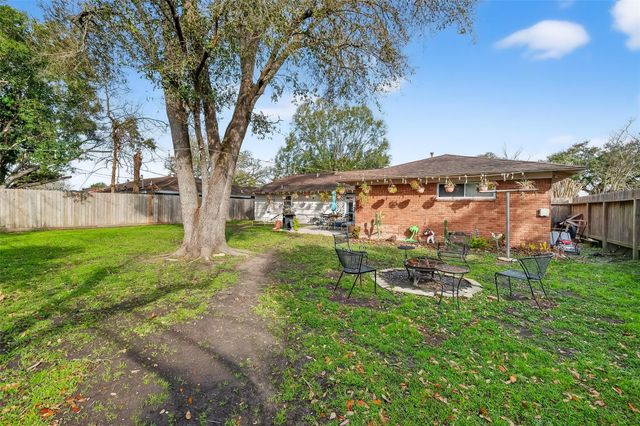 5611 W Airport Boulevard, Houston, TX 77035