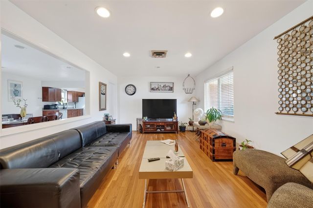 5611 W Airport Boulevard, Houston, TX 77035