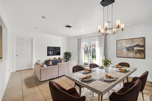 5611 W Airport Boulevard, Houston, TX 77035