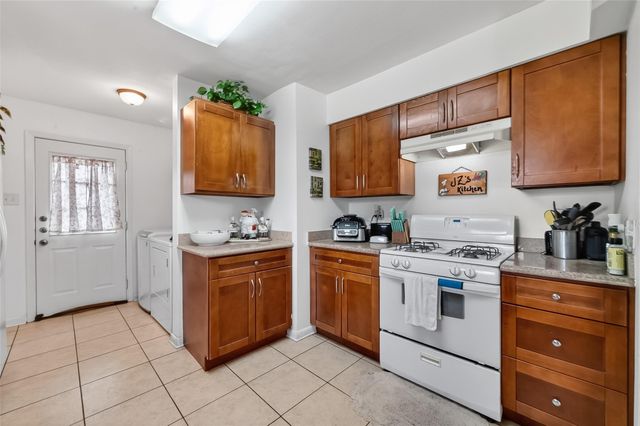 5611 W Airport Boulevard, Houston, TX 77035