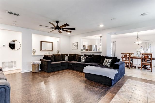 2612 Diver Court, Fort Worth, TX 76119