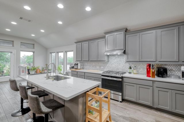 2424 Orchard WAY, Leander, TX 78641