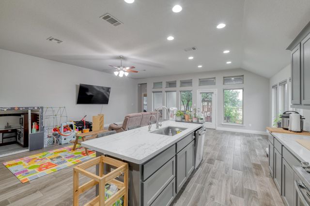 2424 Orchard WAY, Leander, TX 78641