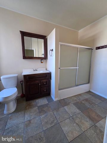 537 WINDSOR ST, Reading, PA 19601