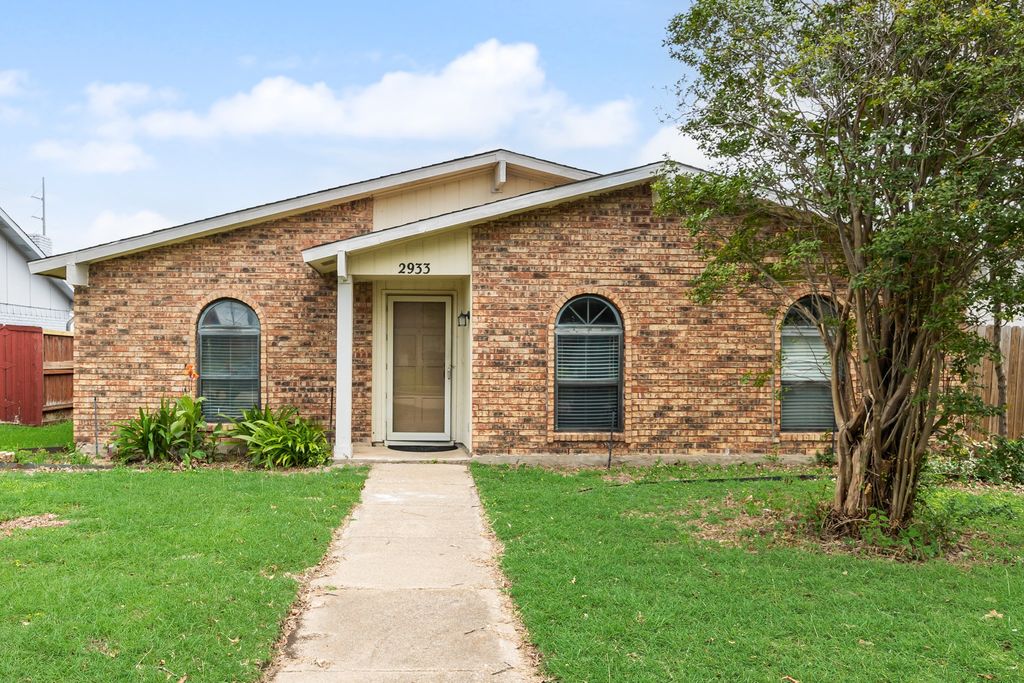 2933 Silverdale Lane, Garland, TX 75044