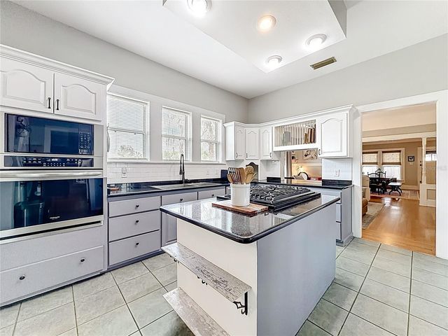 311 S CENTRAL AVENUE, Umatilla, FL 32784