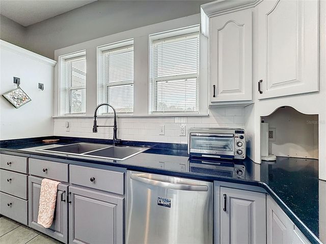 311 S CENTRAL AVENUE, Umatilla, FL 32784