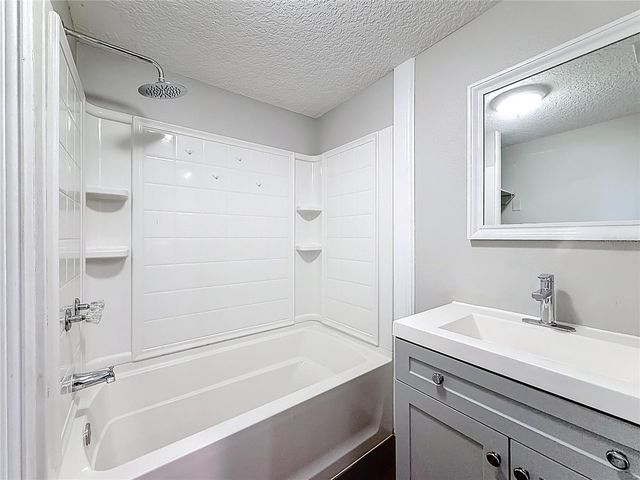 311 S CENTRAL AVENUE, Umatilla, FL 32784