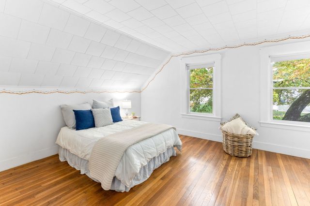 30 Cottage St, Medway, MA 02053