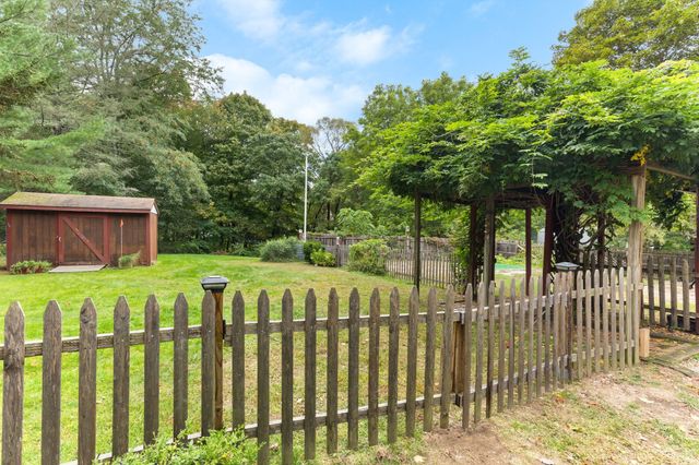 30 Cottage St, Medway, MA 02053