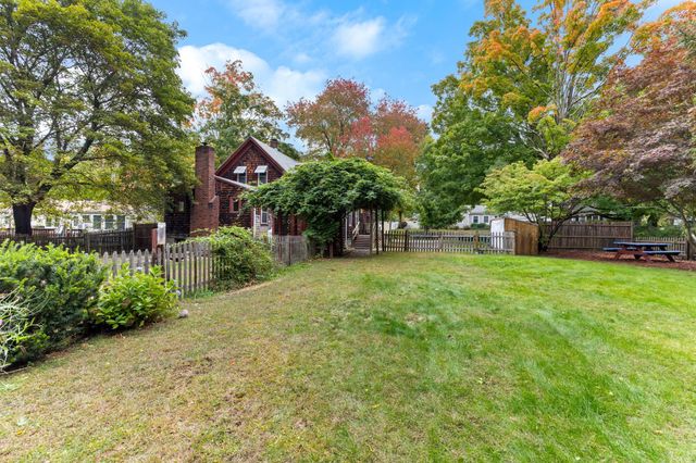 30 Cottage St, Medway, MA 02053