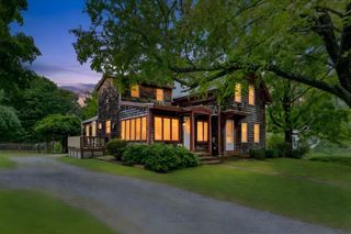30 Cottage St, Medway, MA 02053