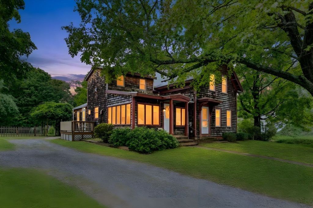 30 Cottage St, Medway, MA 02053