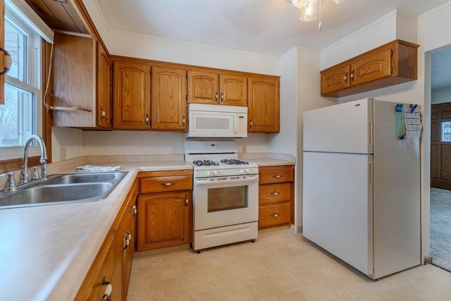 680 GLENDALE AVENUE, Oshkosh, WI 54901