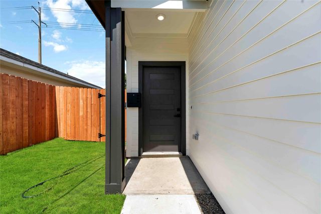 9514 Ashville Drive, Houston, TX 77051