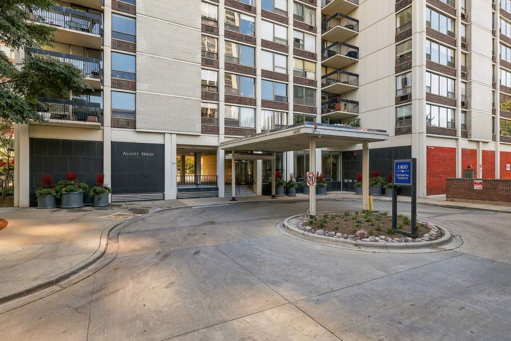 1460 N Sandburg Terrace 1110, Chicago, IL 60610 — photo 2