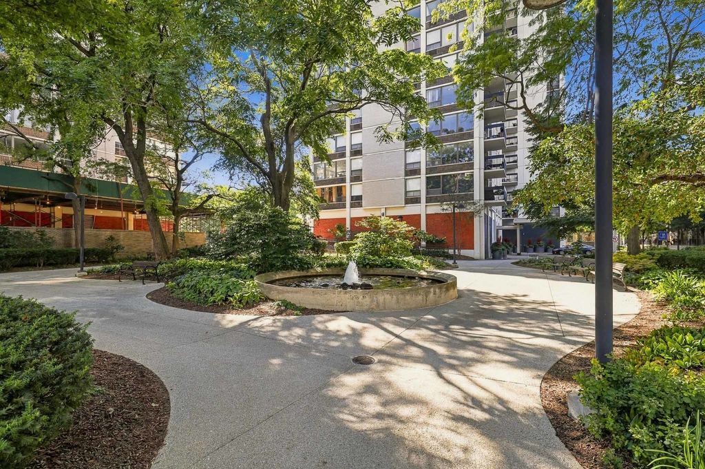 1460 N Sandburg Terrace 1110, Chicago, IL 60610 — photo 3