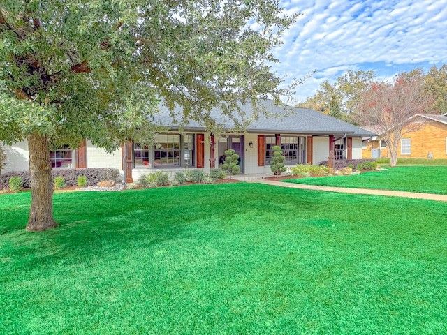 912 Dobbins Road, Corsicana, TX 75110