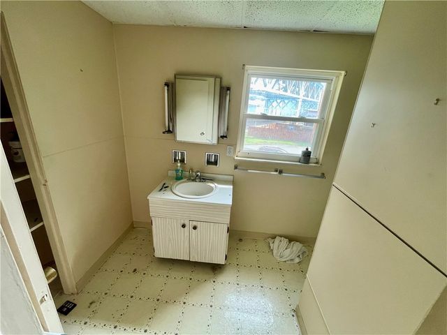 507 Agnes St, Mckees Rocks, PA 15136