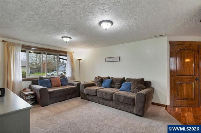 910 N 8th St, Aumsville, OR 97325