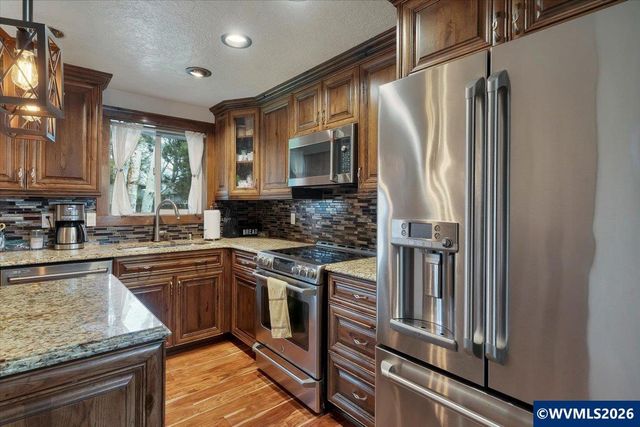 910 N 8th St, Aumsville, OR 97325