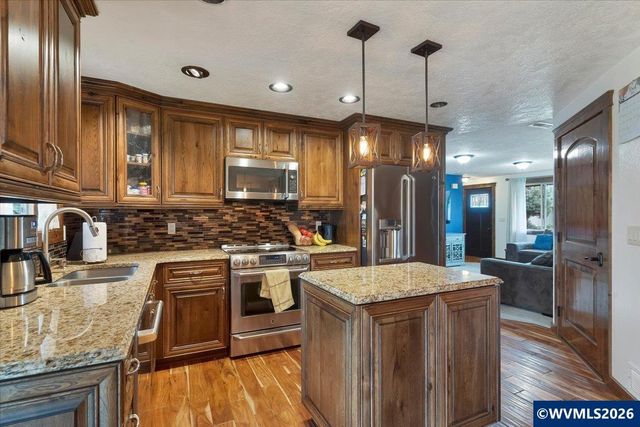 910 N 8th St, Aumsville, OR 97325