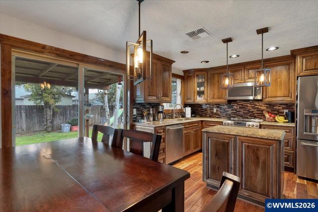 910 N 8th St, Aumsville, OR 97325