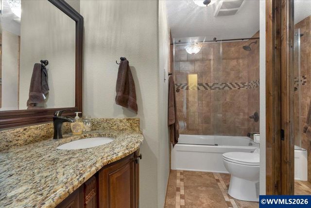 910 N 8th St, Aumsville, OR 97325